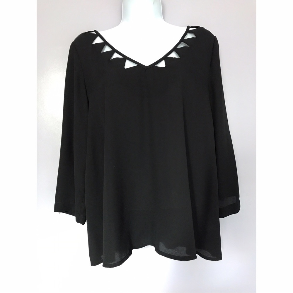 {Mitto Shop} Cutout Neck 3/4 Sleeve Blouse